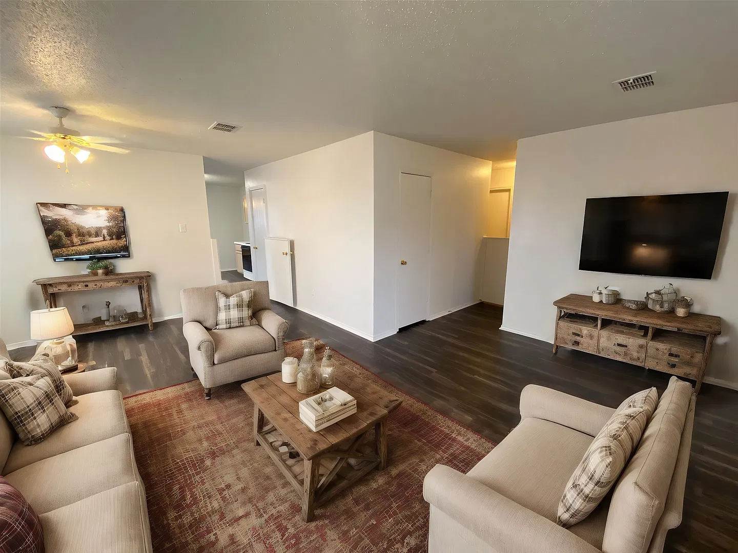 Large 1 Story home in Crowley ISD — Photo 2