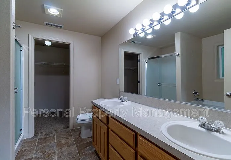 7905 NE 64th St — Photo 15