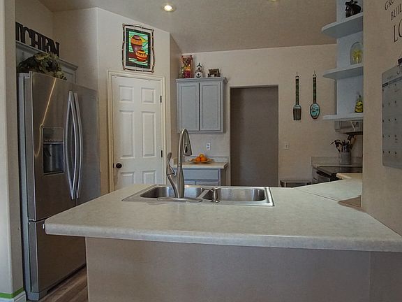 3rd image of 387 N Scenic Dr W