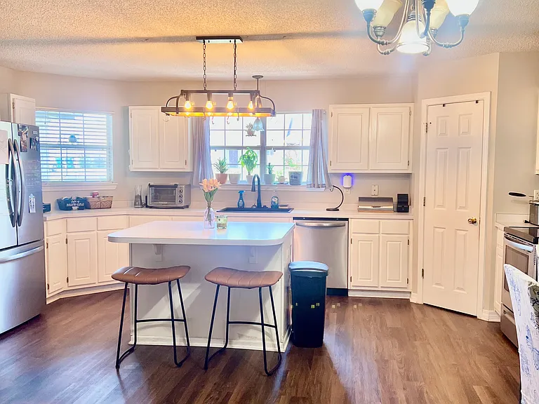 4731 Whitewater Ln — Photo 3