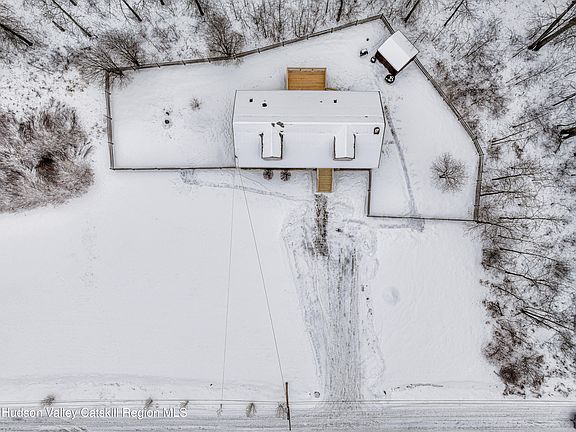 5th image of 35 Pioneer Road