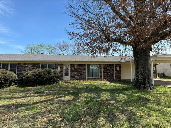 202 Maple Dr, Pocola, OK 74902