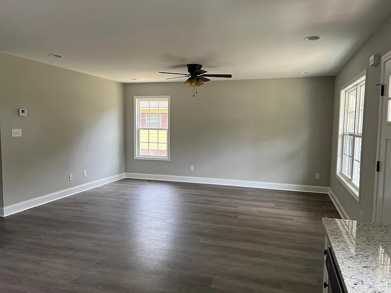252 W Newton St — Photo 6
