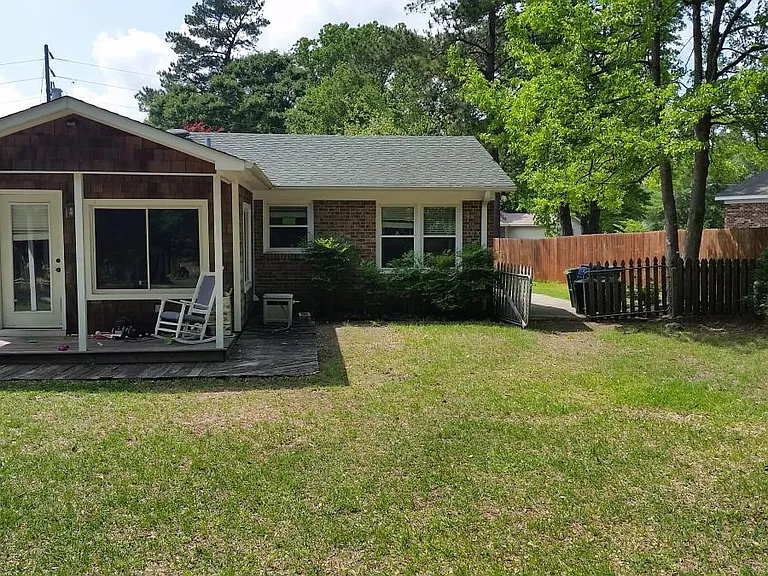 205 Hollins Rd — Photo 4
