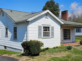 154 1st St, Franklin, NC 28734