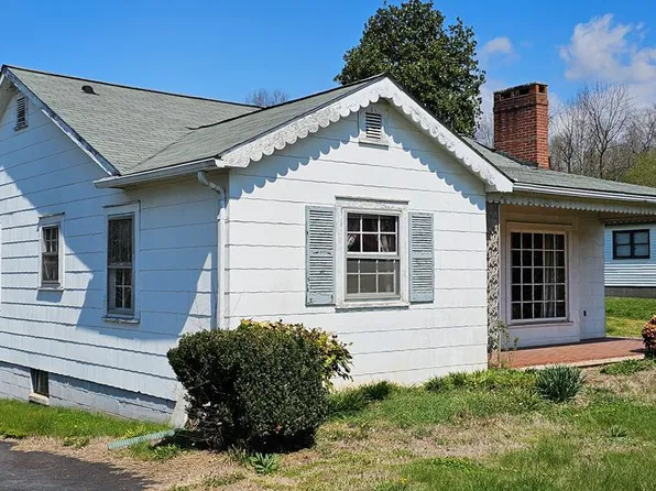 154 1st St, Franklin, NC 28734