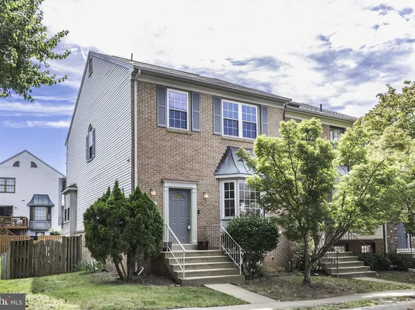 3931 Tallow Tree Pl, Fairfax, VA 22033