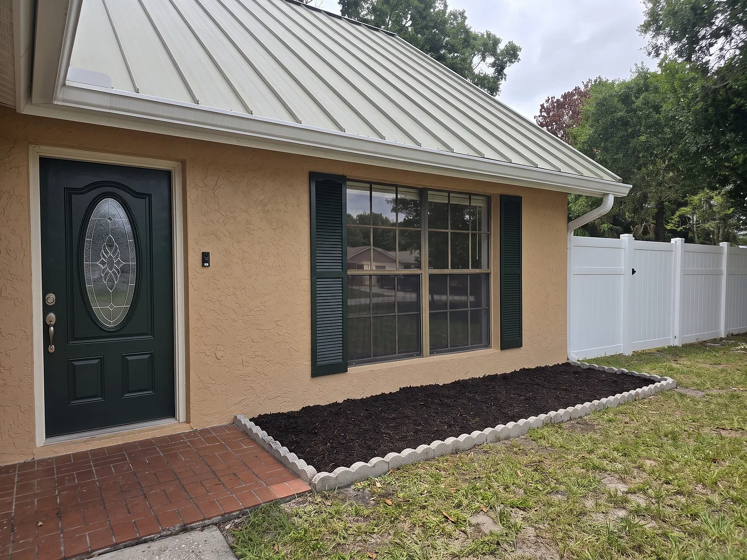 3 bed, 1348 sqft, $2,400 — Photo 4