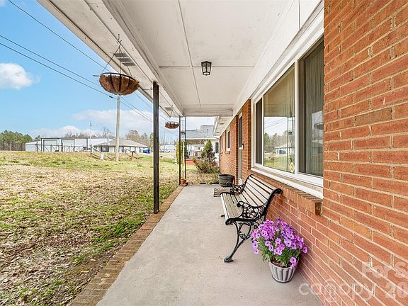 2nd image of 106 Blacksnake Rd