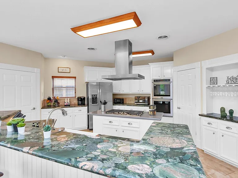 1730 Lakeshore Dr — Photo 12