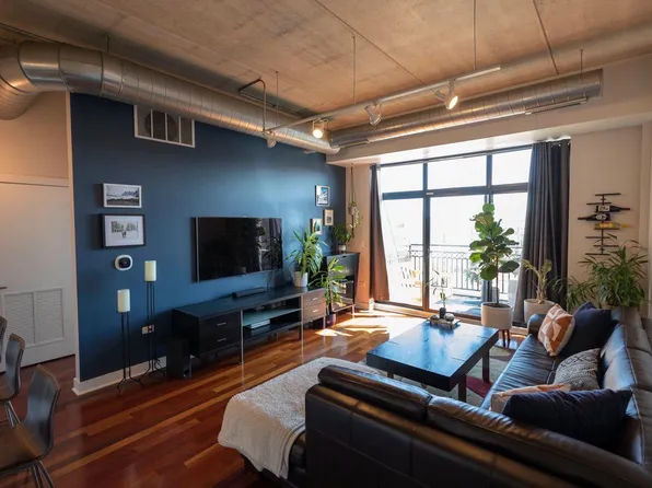 3245 N Ashland Ave APT 4D, Chicago, IL 60657