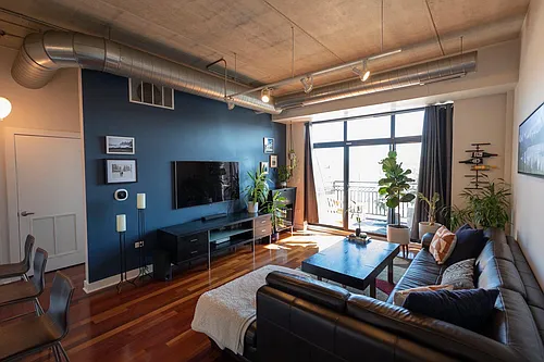 3245 N Ashland Ave #4D Photo 1 3245 N Ashland Ave #4D Photo 1