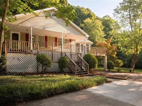 135 Brookhaven Ln, Advance, NC 27006