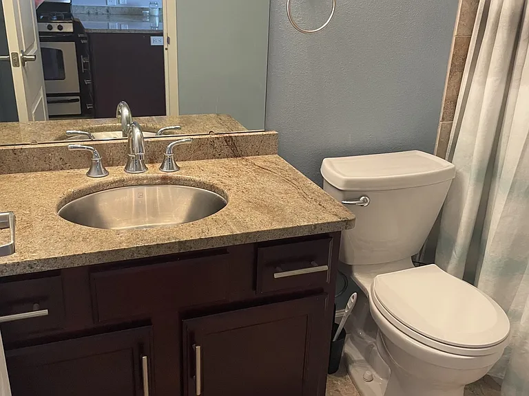 700 E 8th St #7L — Photo 5
