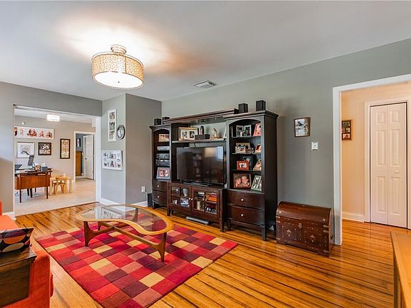 3rd image of 4101 W Leona St