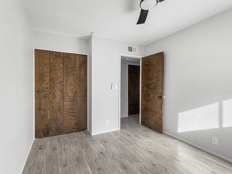 734 N Stewart — Photo 11