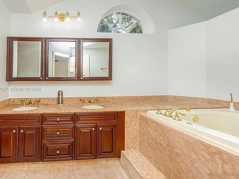 20935 NE 37th Ct — Photo 42