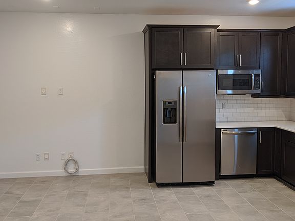 3rd image of 5560 S Warren #A