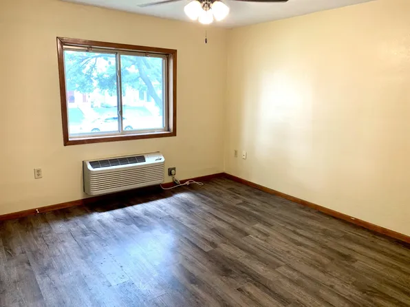 814 3rd Ave, 814 3rd Ave SW, Cedar Rapids, IA 52404