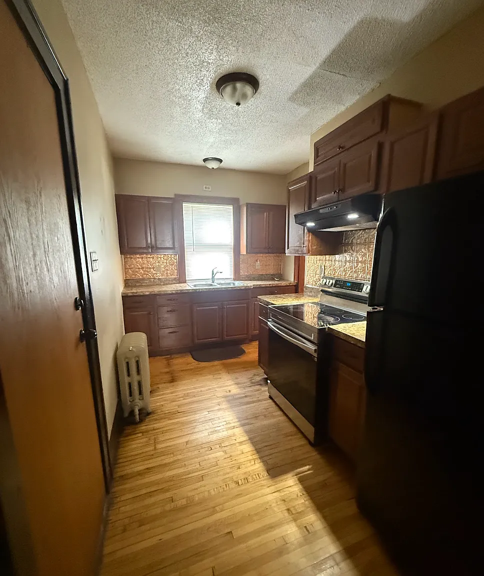 2646 Dupont Avenue North - 1 — Photo 3