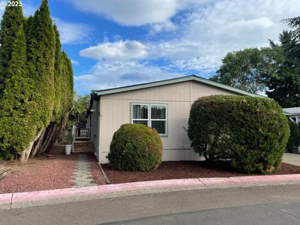 8300 NE Quatama St #52, Beaverton, OR 97006