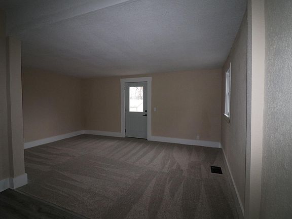 3rd image of 207 W 7th St