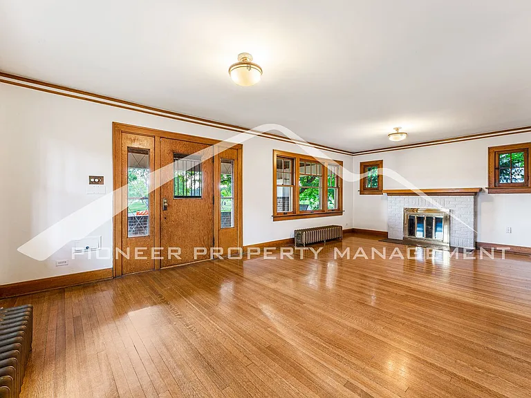 2324 Stuart St — Photo 7