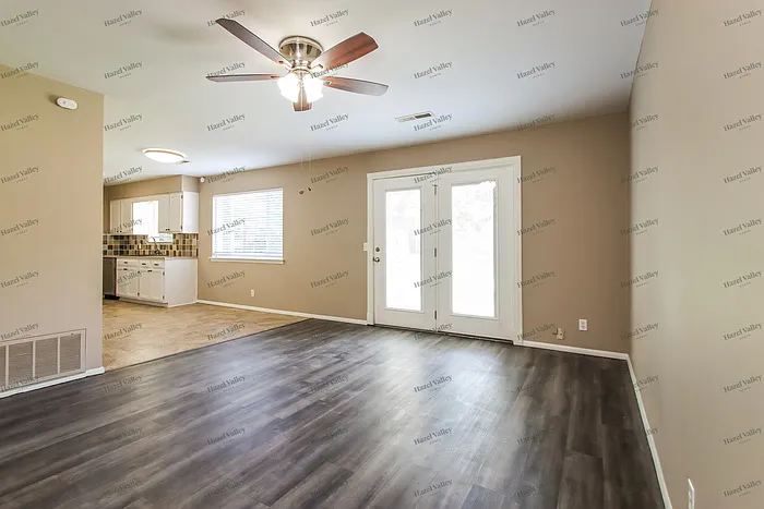 606 E Toledo Pl — Photo 3