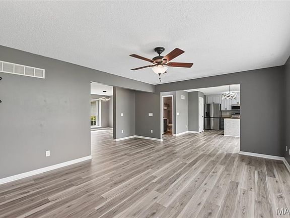 5th image of 456 White Chapel Dr