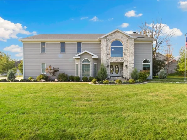 3107 Oakwood Dr, Charleston, IL 61920