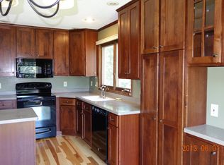 10468 Wimbledon Ct, Eden Prairie, MN 55347