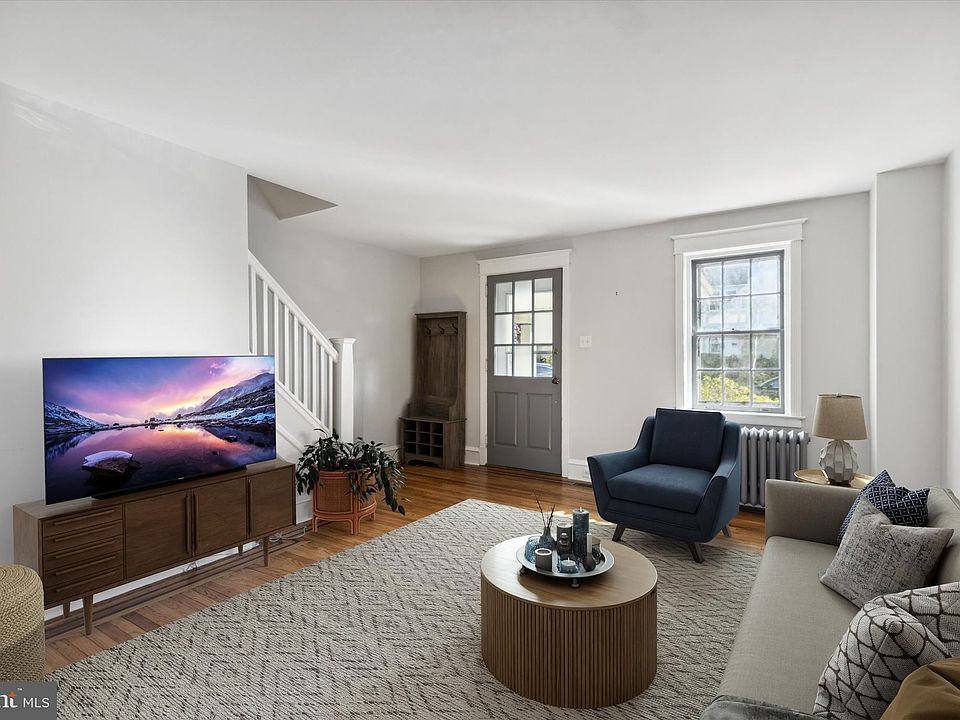 1st image of 3339 Ainslie St