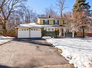 14 Dumond Pl, Coram, NY 11727