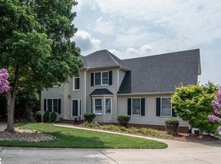 104 Meadow Ridge Dr, Greer, SC 29651