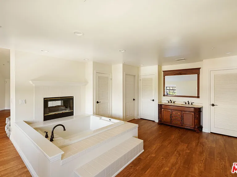 5237 San Feliciano Dr — Photo 21