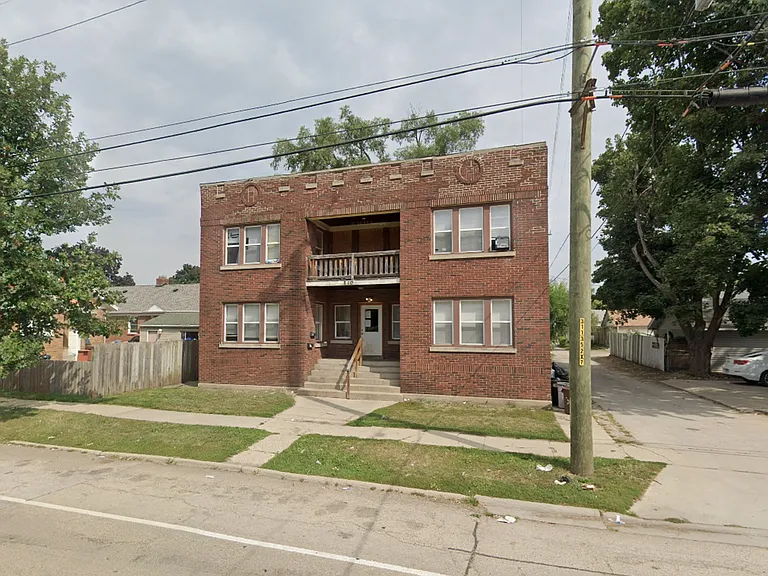 810 15th Ave — Photo 1