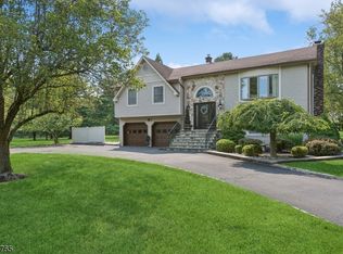 4 Colonial Rd, Somerville, NJ 08876