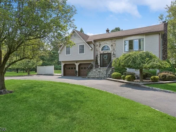 4 Colonial Rd, Readington Twp., NJ 08876