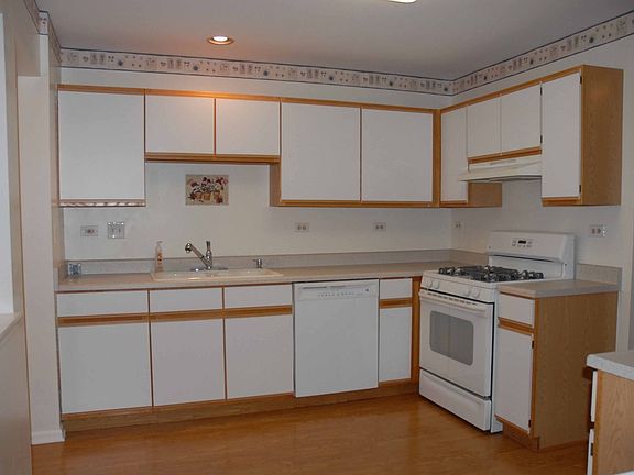 Eat-in kitchen