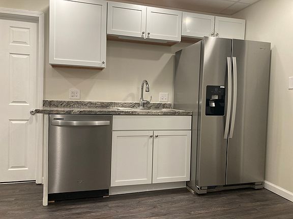 5th image of 157 Hudson Ave APT B