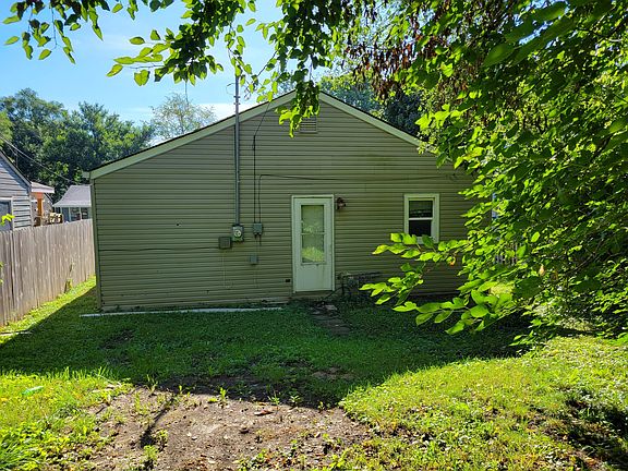 3rd image of 3518 Kinnear Ave