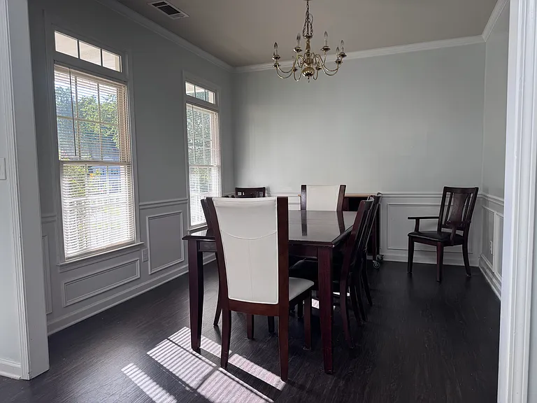 526 Matthew Dr — Photo 3