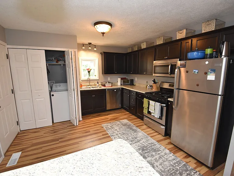 1332 Browne Ln — Photo 6