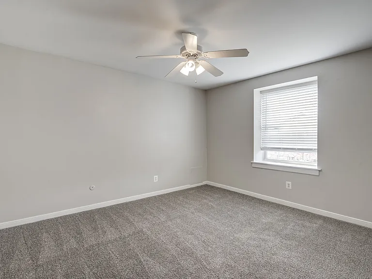 Maple Bay Apartment Townhomes — Photo 8