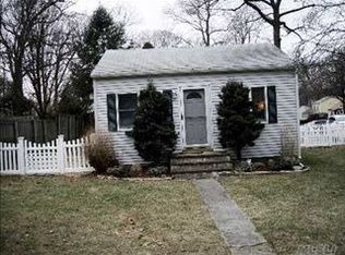 49 Goeller Ave, Huntington Station, NY 11746