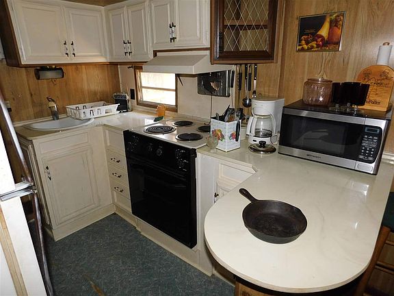 4th image of 250 White Oak Dr