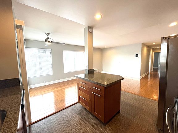 5th image of 2015 Robinson Ave #8