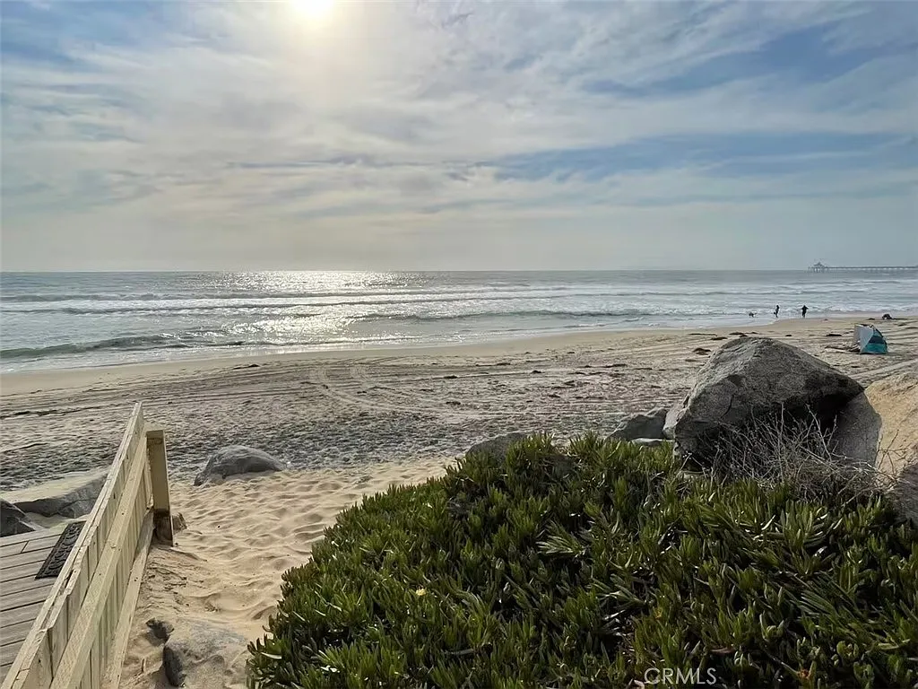 2 bed, 1100 sqft, $6,000 — Photo 2