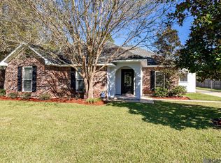 2436 Oak Alley Dr, Port Allen, LA 70767