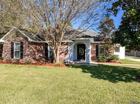 2436 Oak Alley Dr, Port Allen, LA 70767